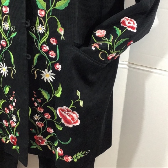 Victor Costa Occasion Floral Embroidered - Picture 4 of 7